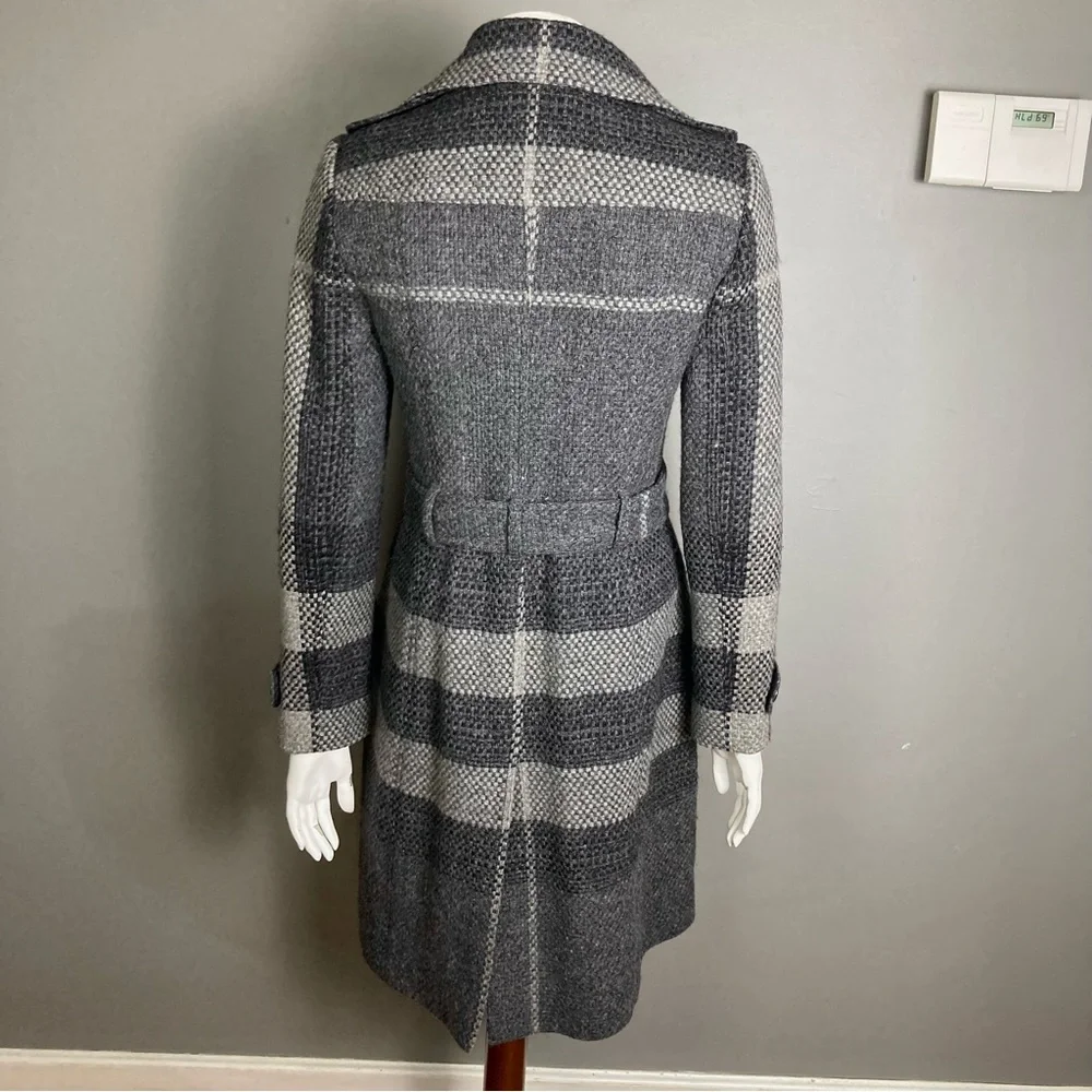 Burberry long trench coat women's size 6 plaid‎ wool belted gray winter